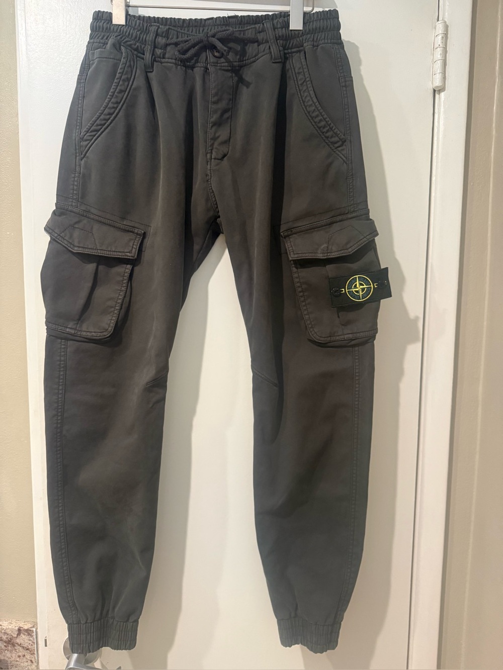 Stone Island  Men’s Tactical Cargo Pants (Olive Green, Men’s 32x32)